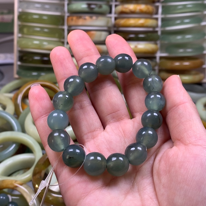 蛇纹石玉手镯未镶嵌