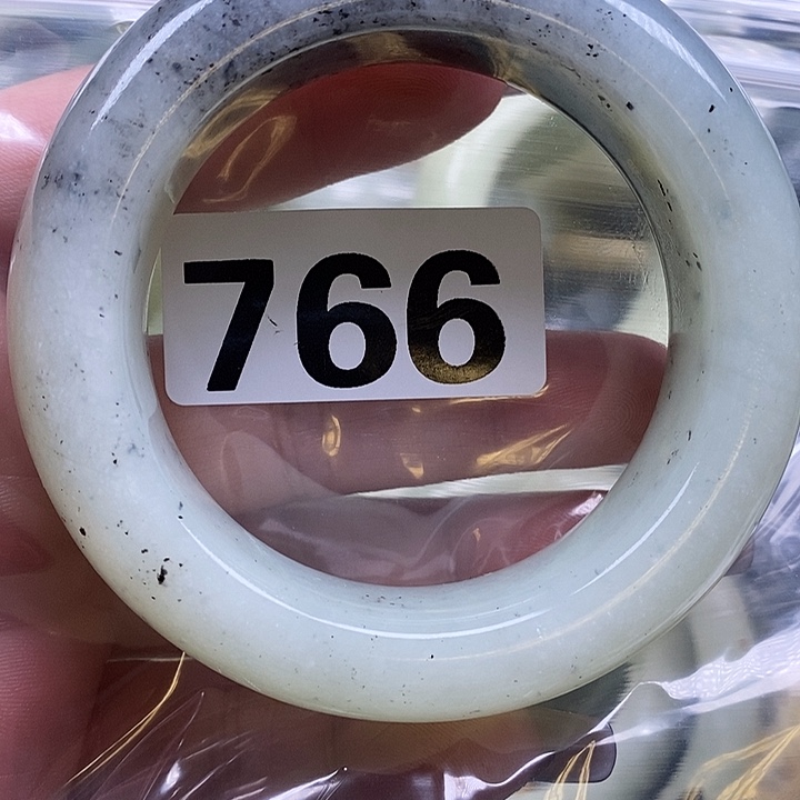 Y***n蛇纹石玉未镶嵌手镯