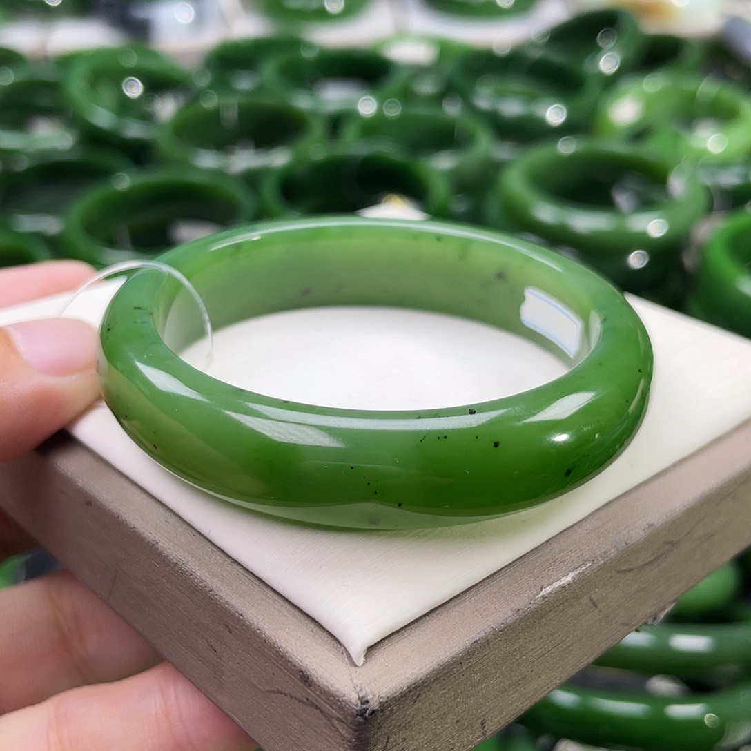未镶嵌手镯和田玉（碧玉）