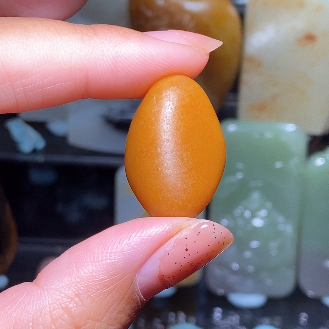 眼***员和田玉未镶嵌颈饰