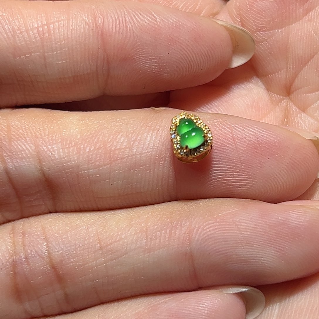 ****…翡翠18K金镶嵌颈饰