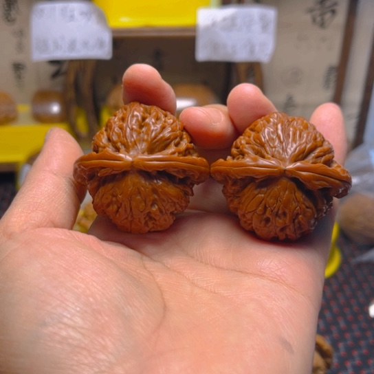 好***连文玩核桃吊坠白狮