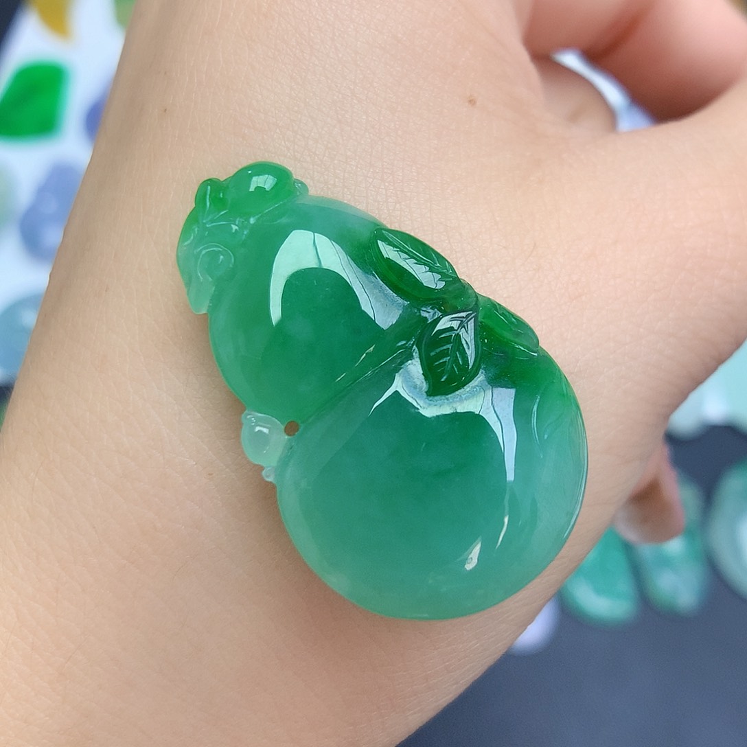 翡翠未镶嵌颈饰葫芦