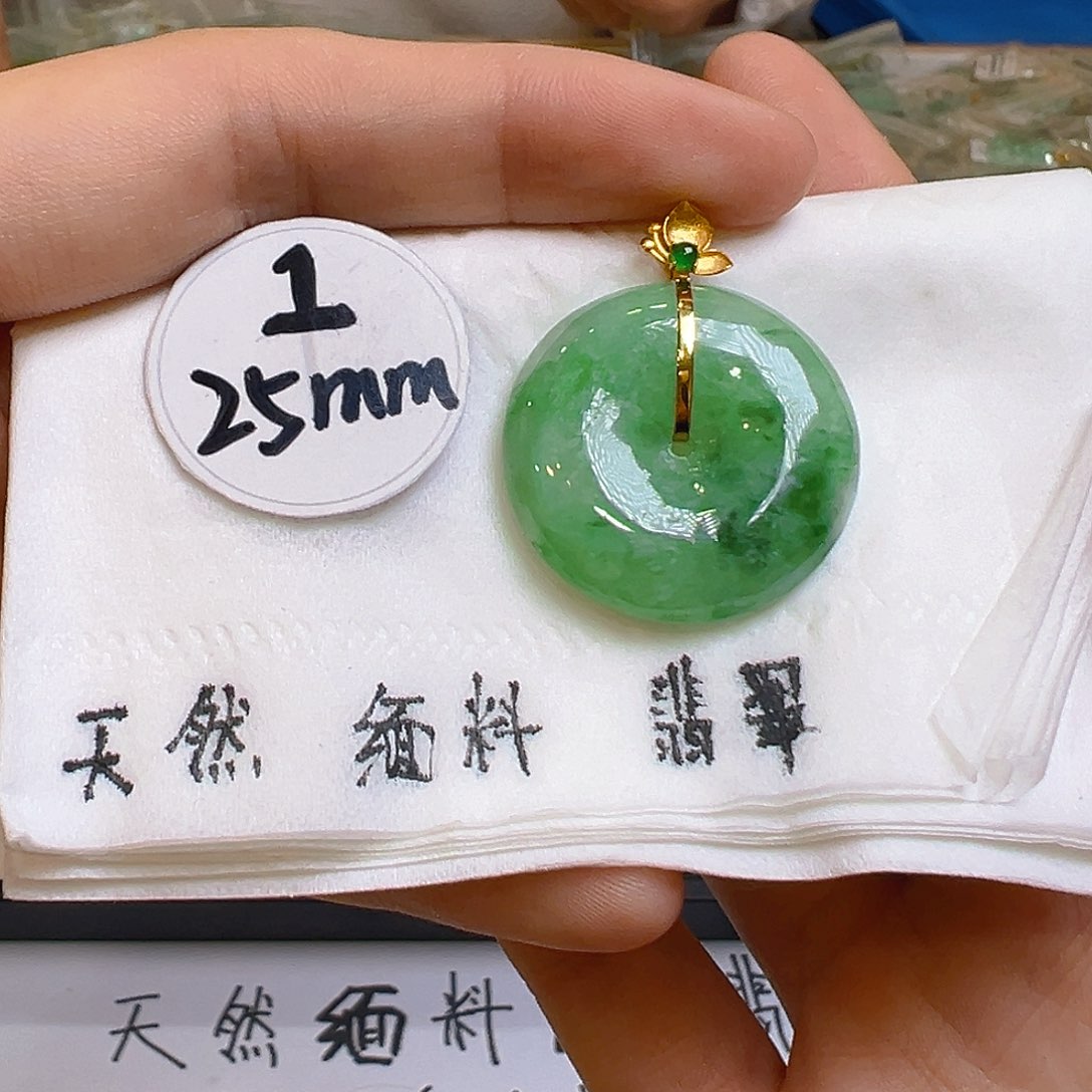 翡翠颈饰18K金镶嵌翡翠