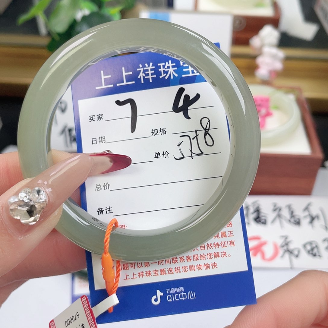 和田玉手镯未镶嵌