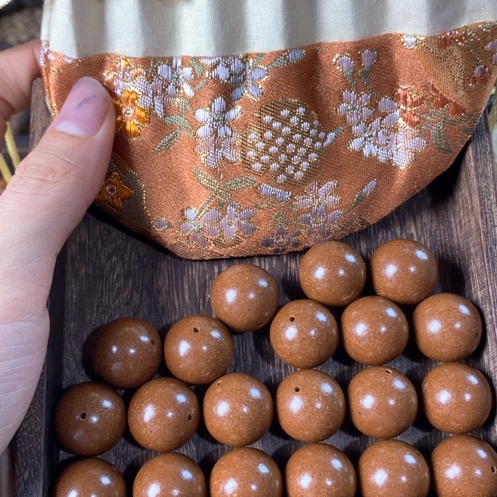 泥塑春宵百媚香1.8瑕疵珠香包约50克