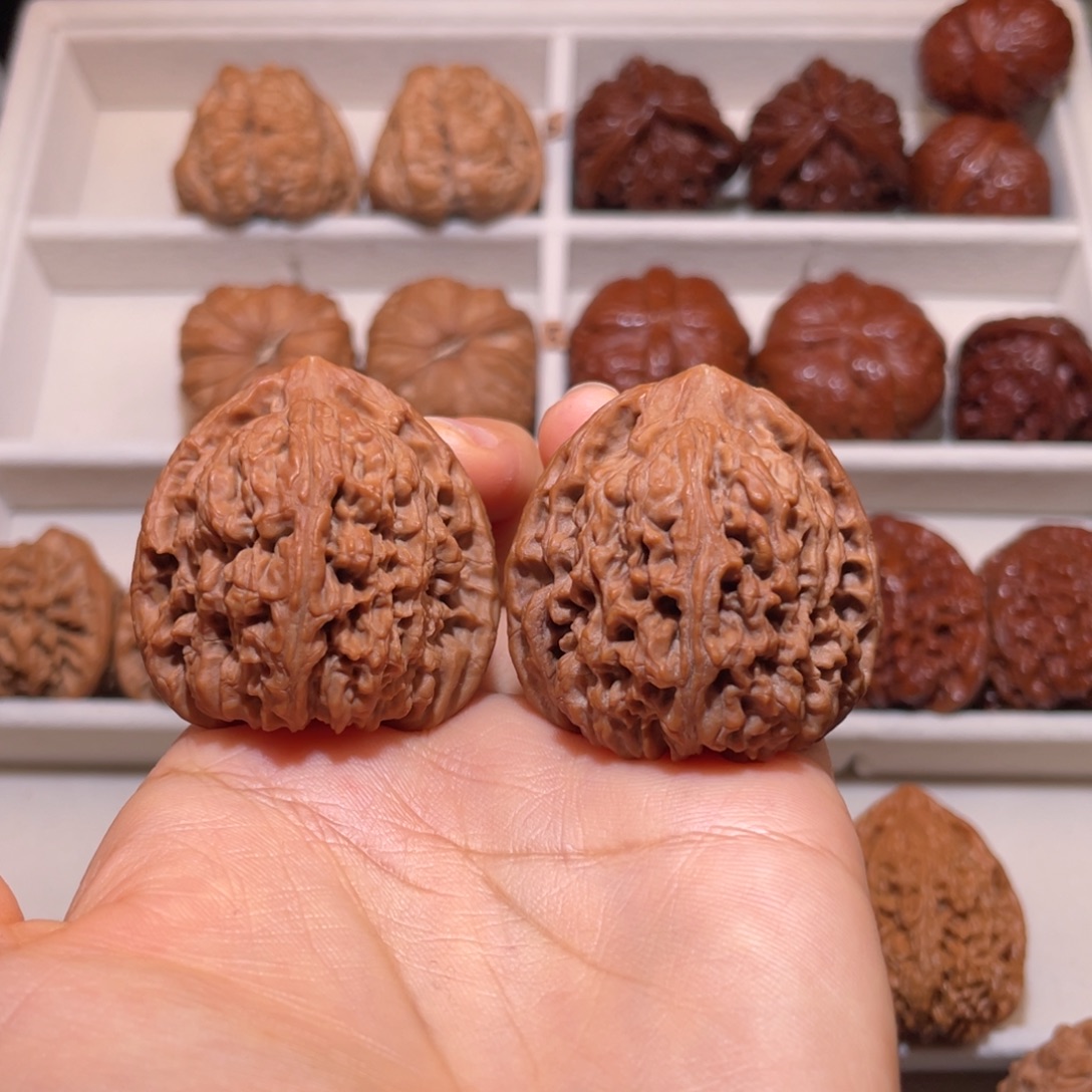 心***静吊坠文玩核桃全品三角疆红皮40尺