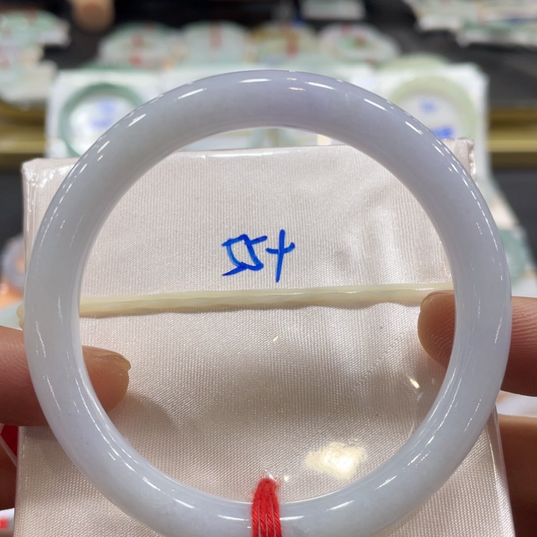 翡翠手镯未镶嵌翡翠手镯