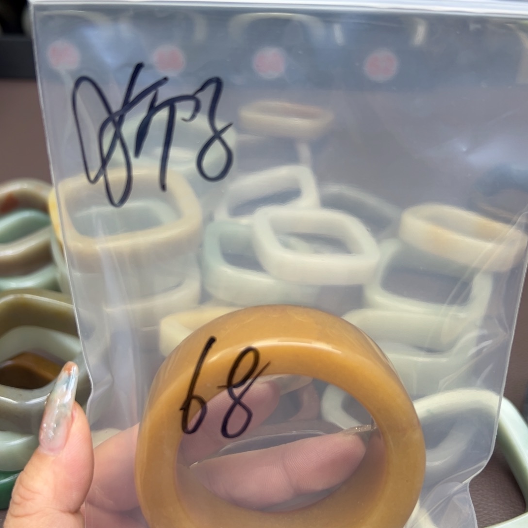 石英质玉手镯未镶嵌狮***我