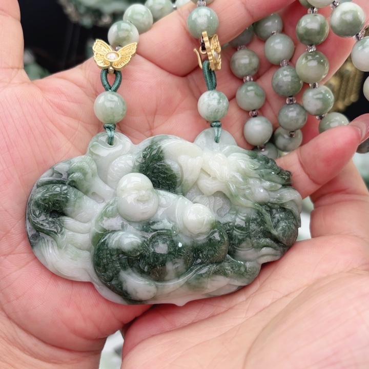 幸****透闪石-蛇纹石玉未镶嵌颈饰