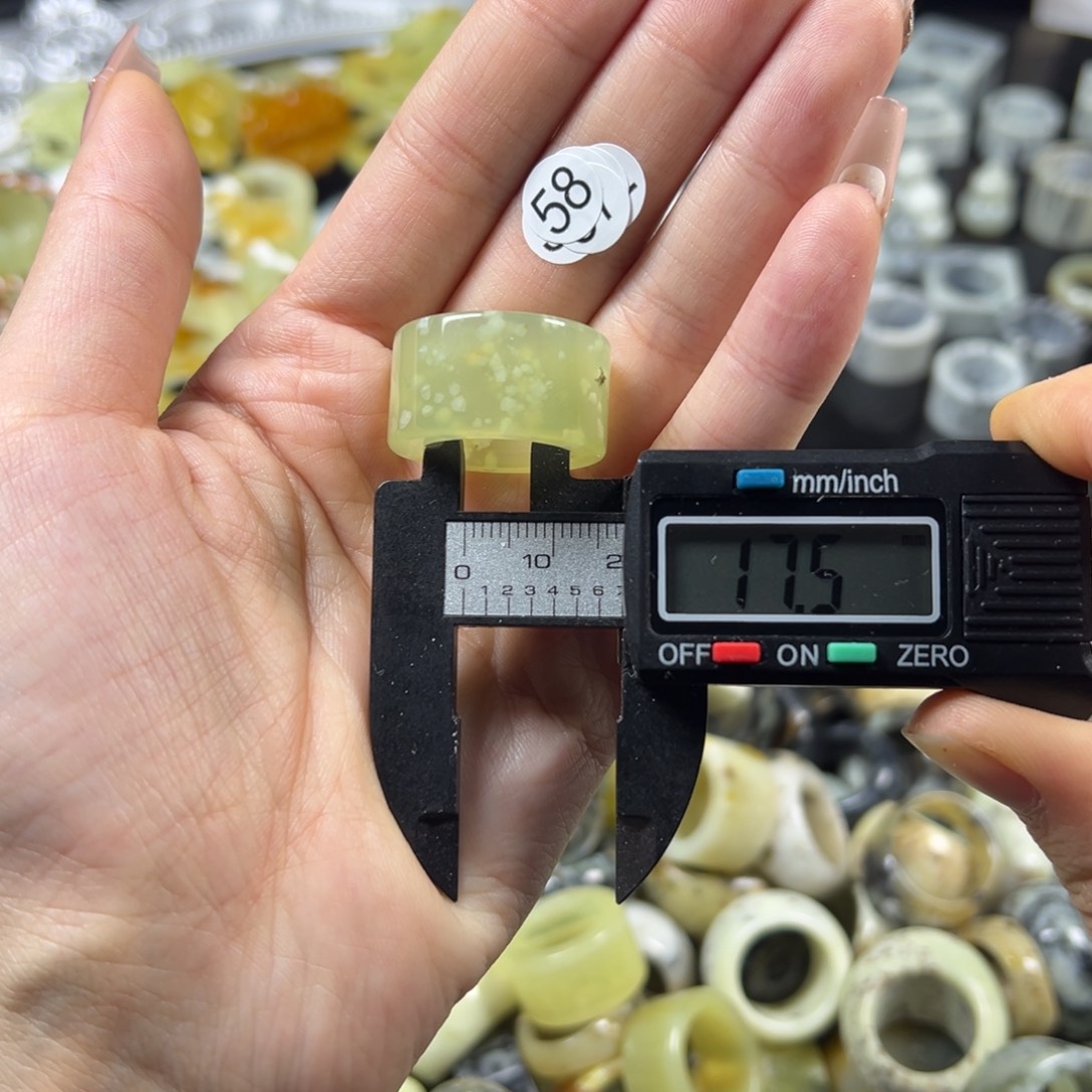 蛇纹石玉未镶嵌戒指