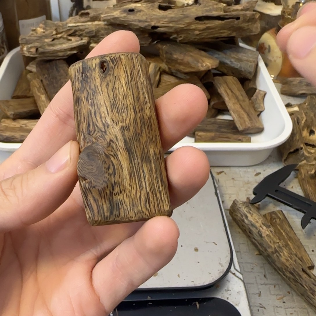 沉香碎屑沉香11克白棋千里香素牌