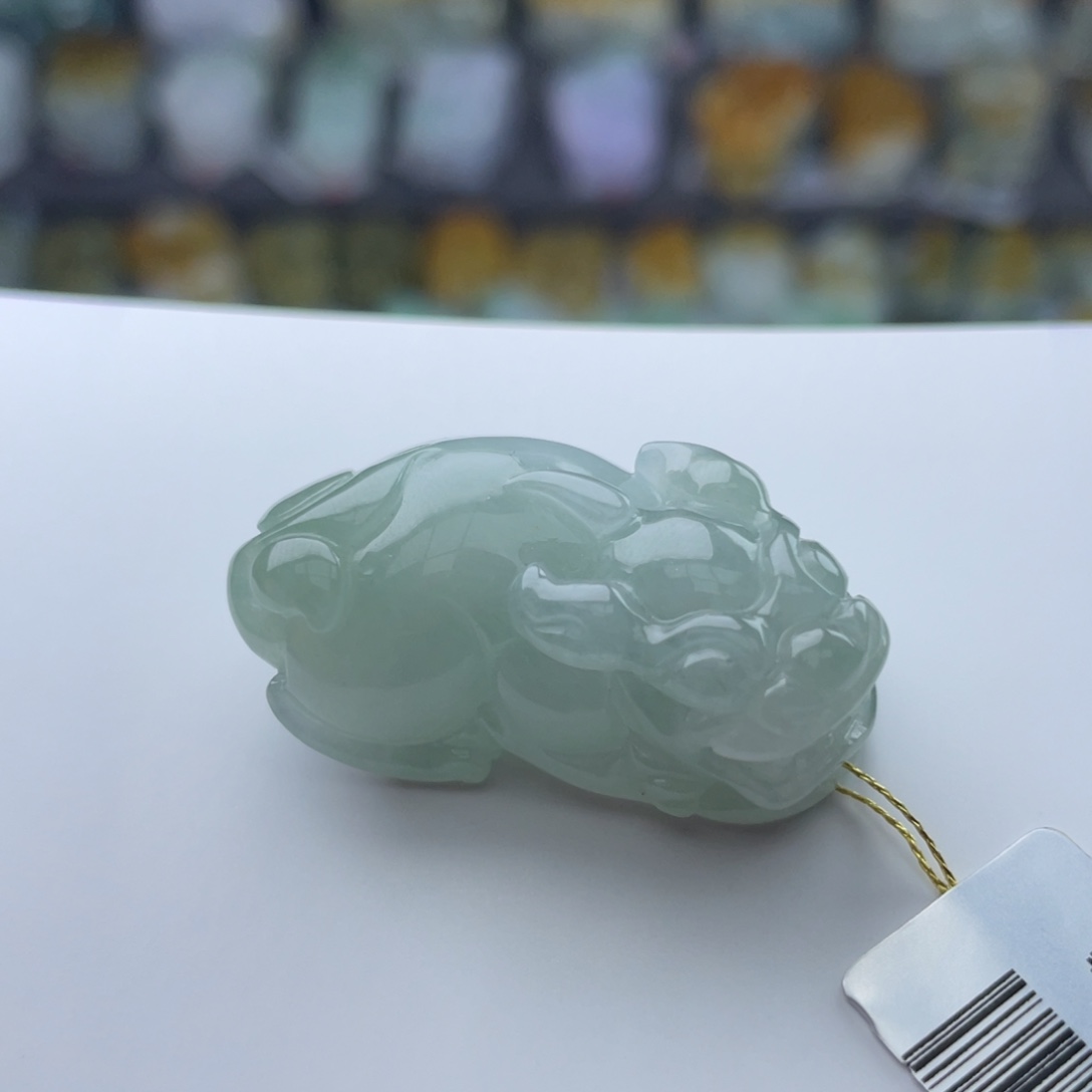 翡翠未镶嵌颈饰貔貅