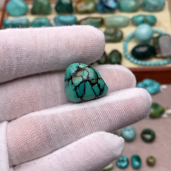 绿松石未镶嵌珠宝奇石