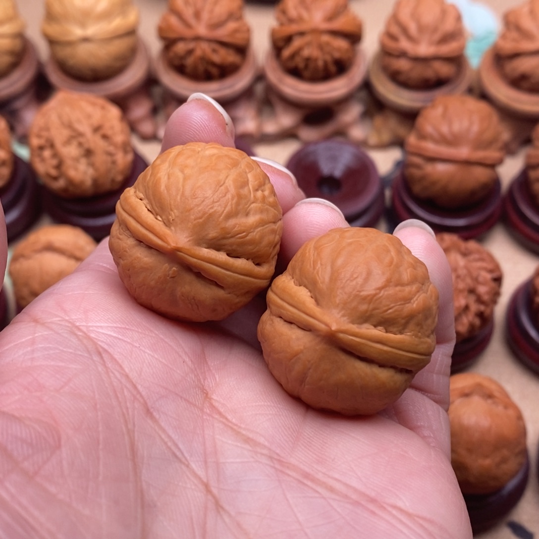 海***伦文玩核桃把件小石头