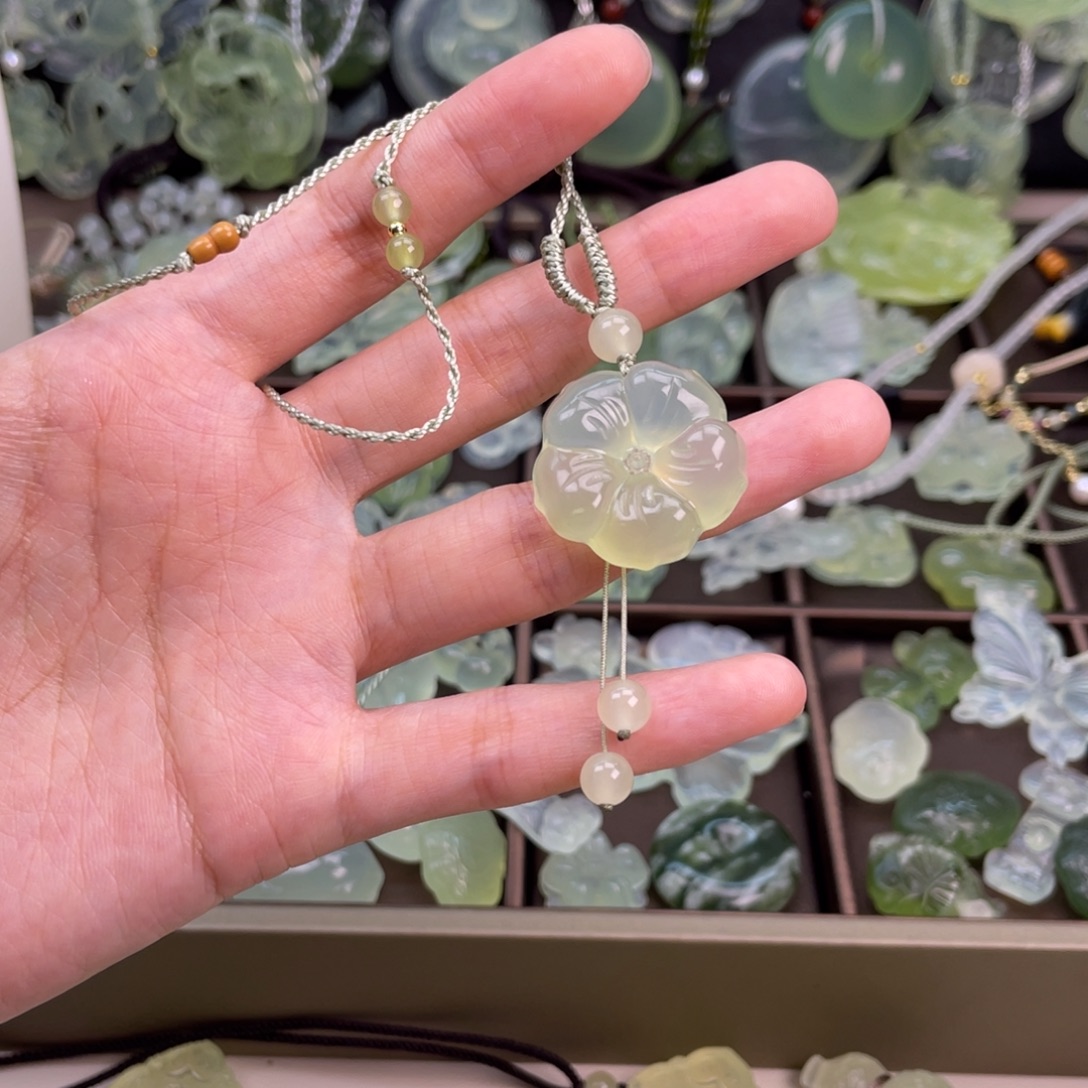 未镶嵌蛇纹石玉颈饰