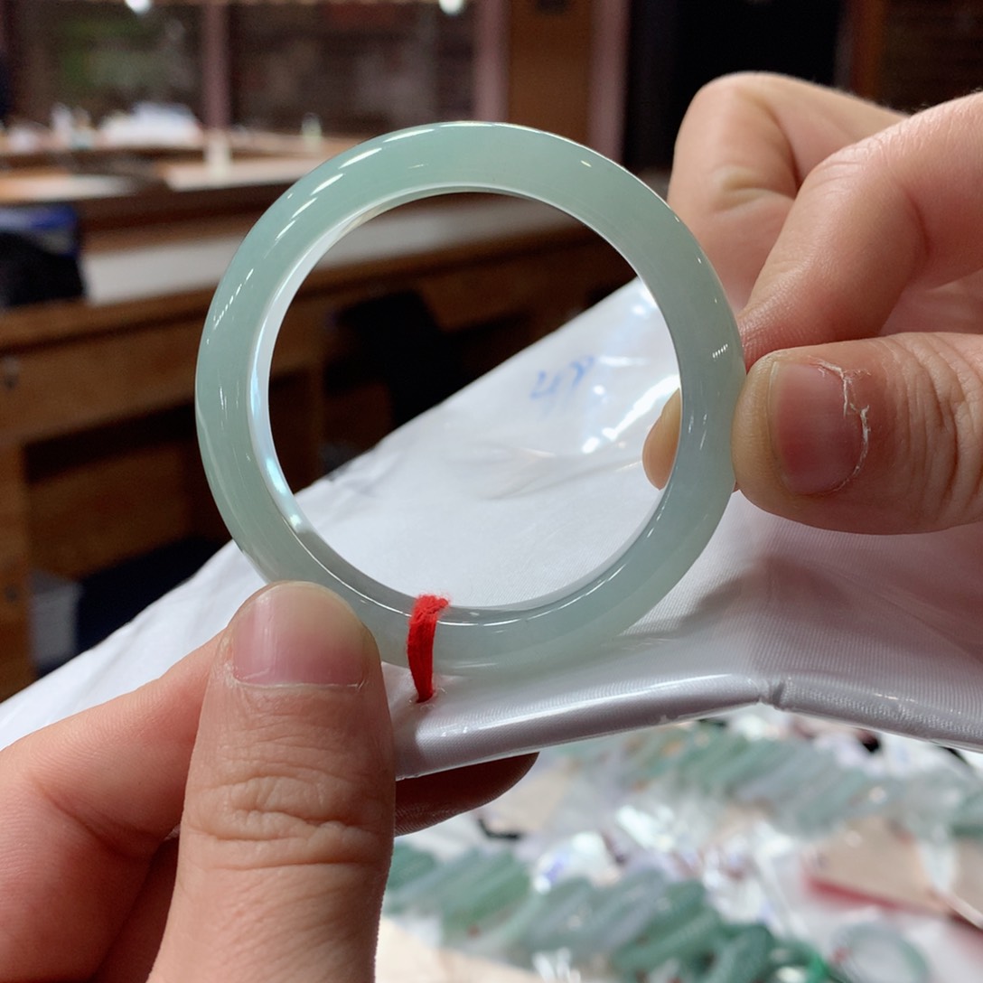 翡翠手镯未镶嵌请****汪买断