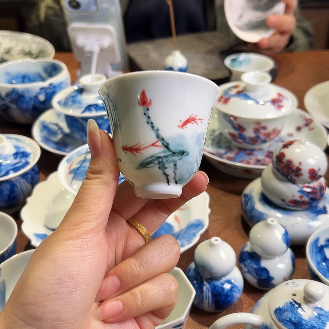 青花手绘荷花主人杯