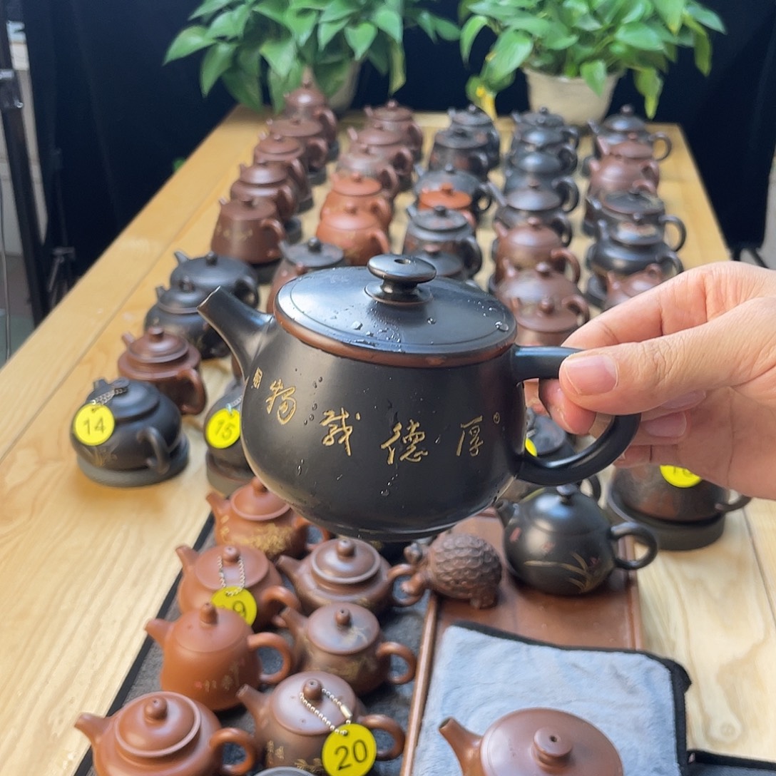 七***少泥塑汉瓦壶无礼盒