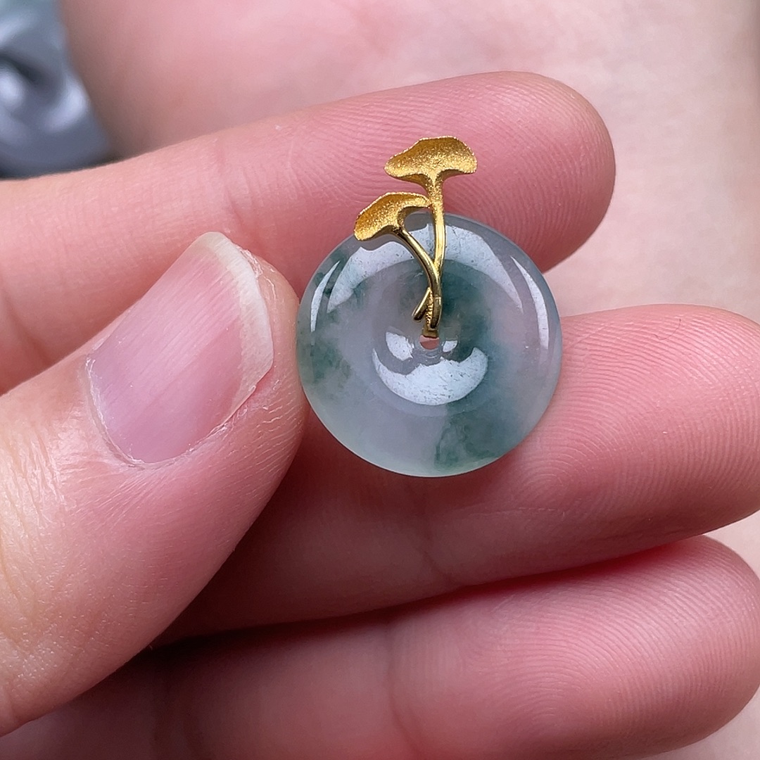 翡翠未镶嵌颈饰平安扣