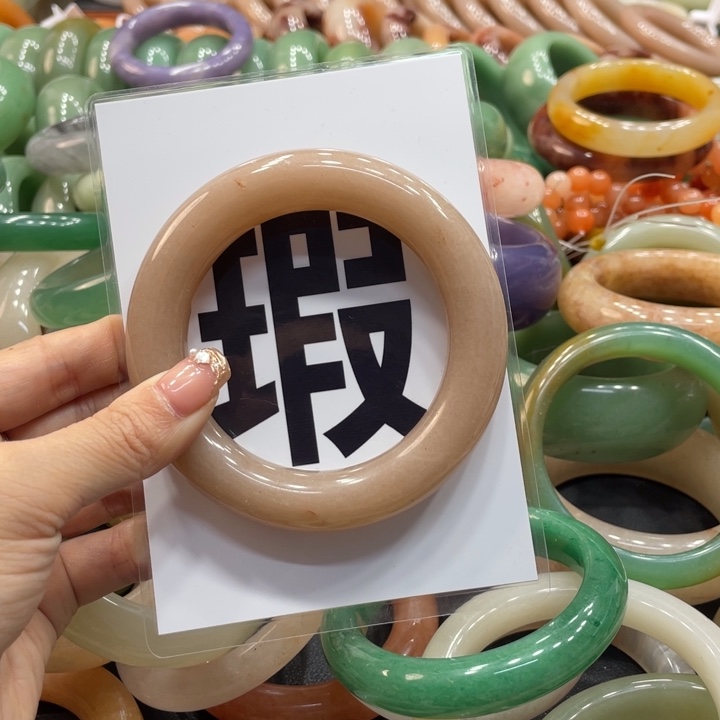 石英质玉未镶嵌珠宝奇石60.7