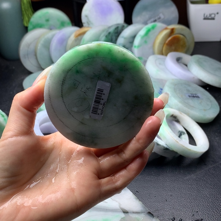 定制翡翠未镶嵌手镯