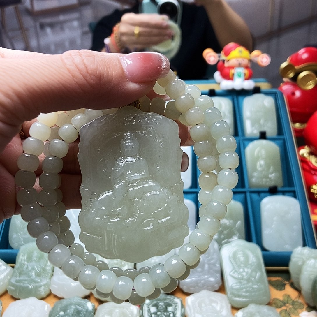 和田玉颈饰未镶嵌默**行