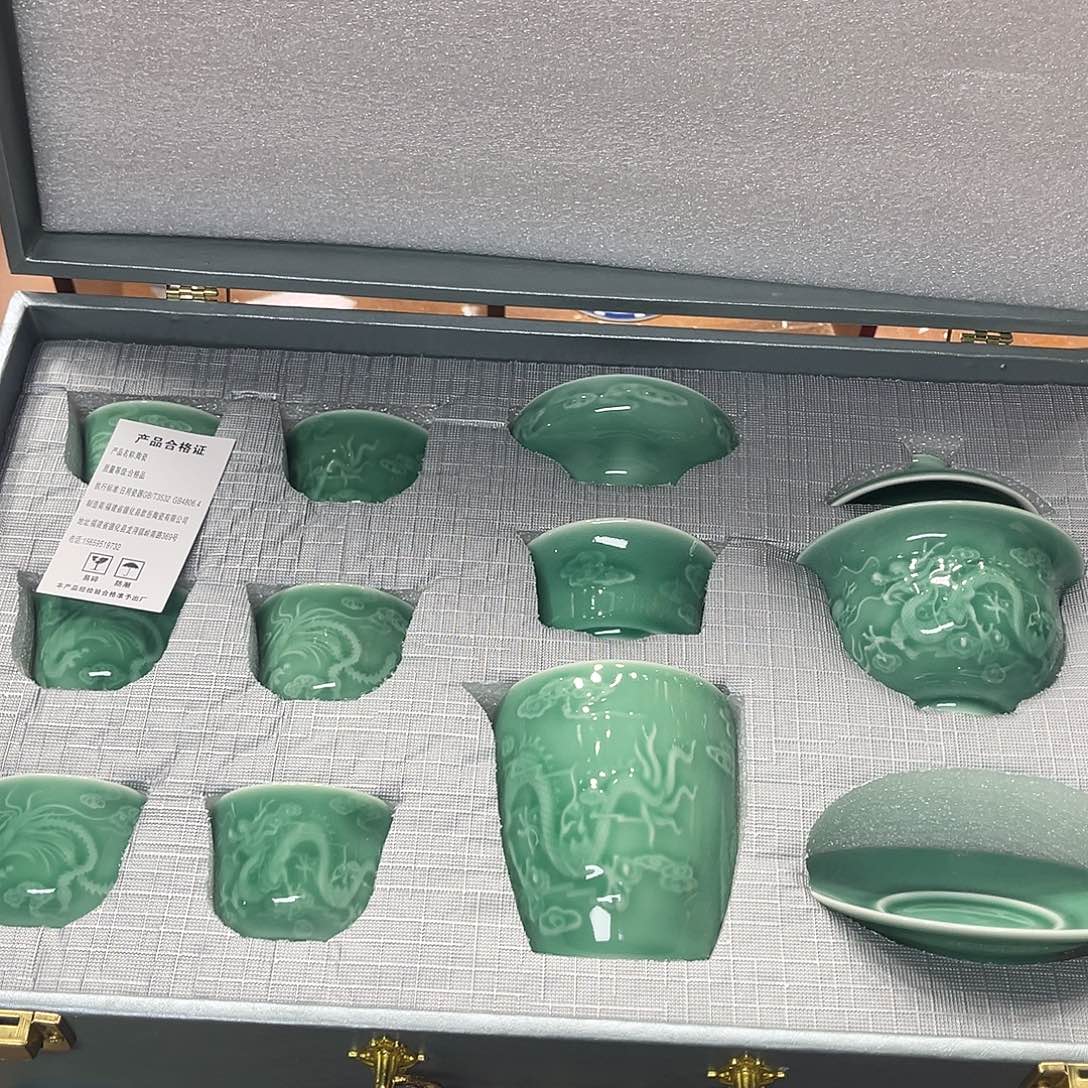 孤品茶具套装等。        