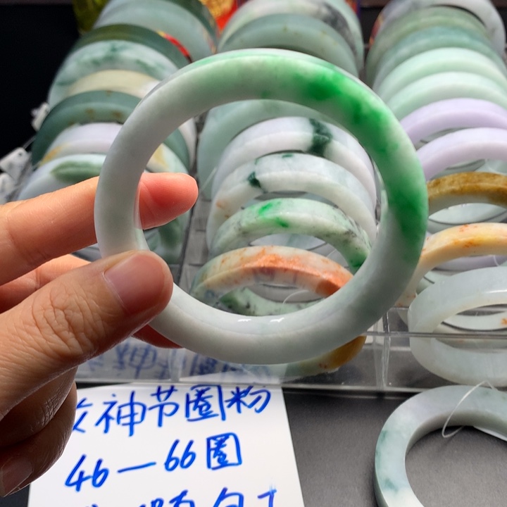 定制翡翠手镯未镶嵌，***己手镯