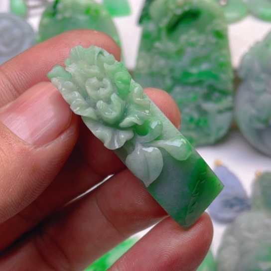 定制翡翠未镶嵌翡翠