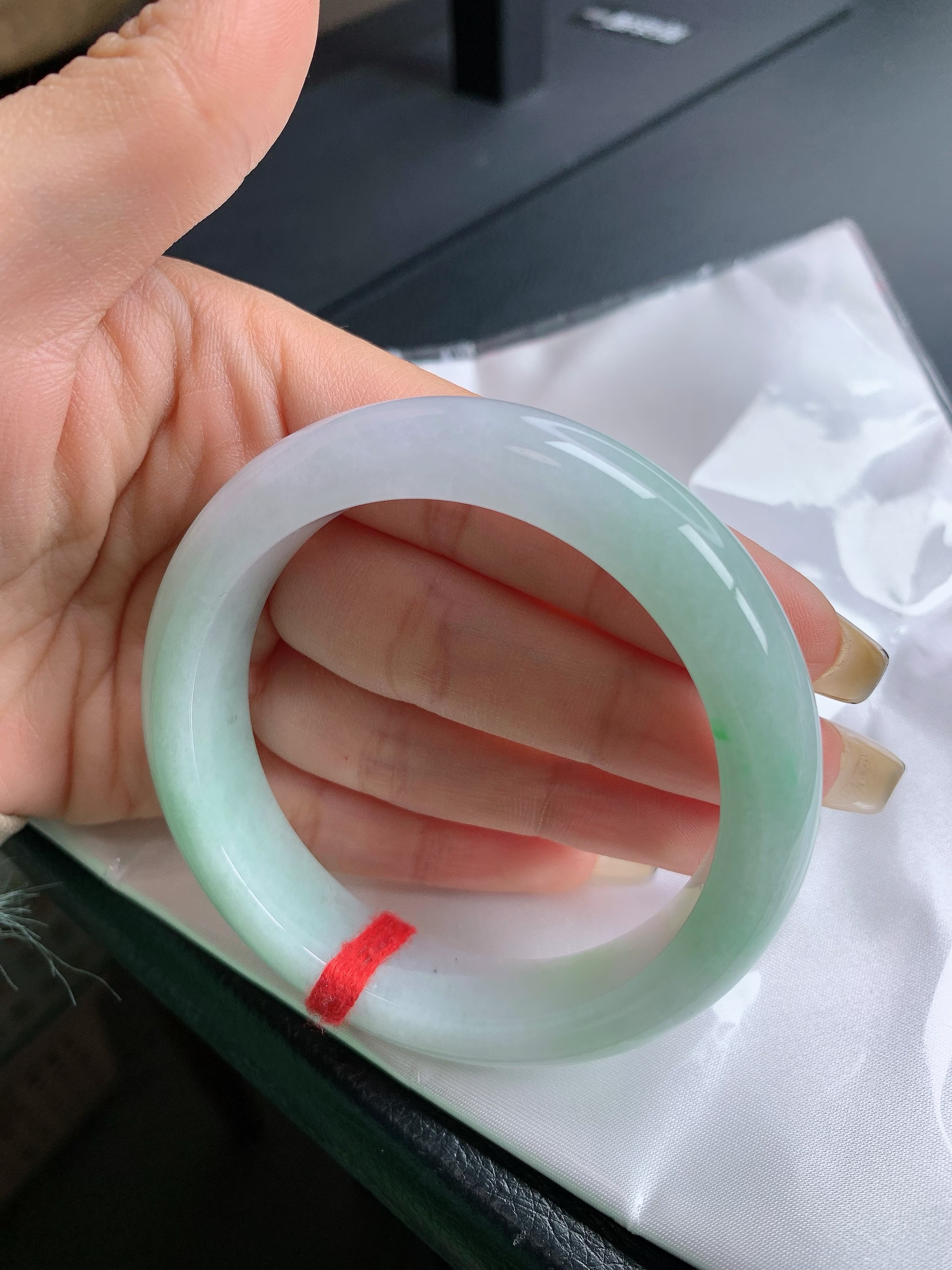 正圈白底青57圈口手镯-380004