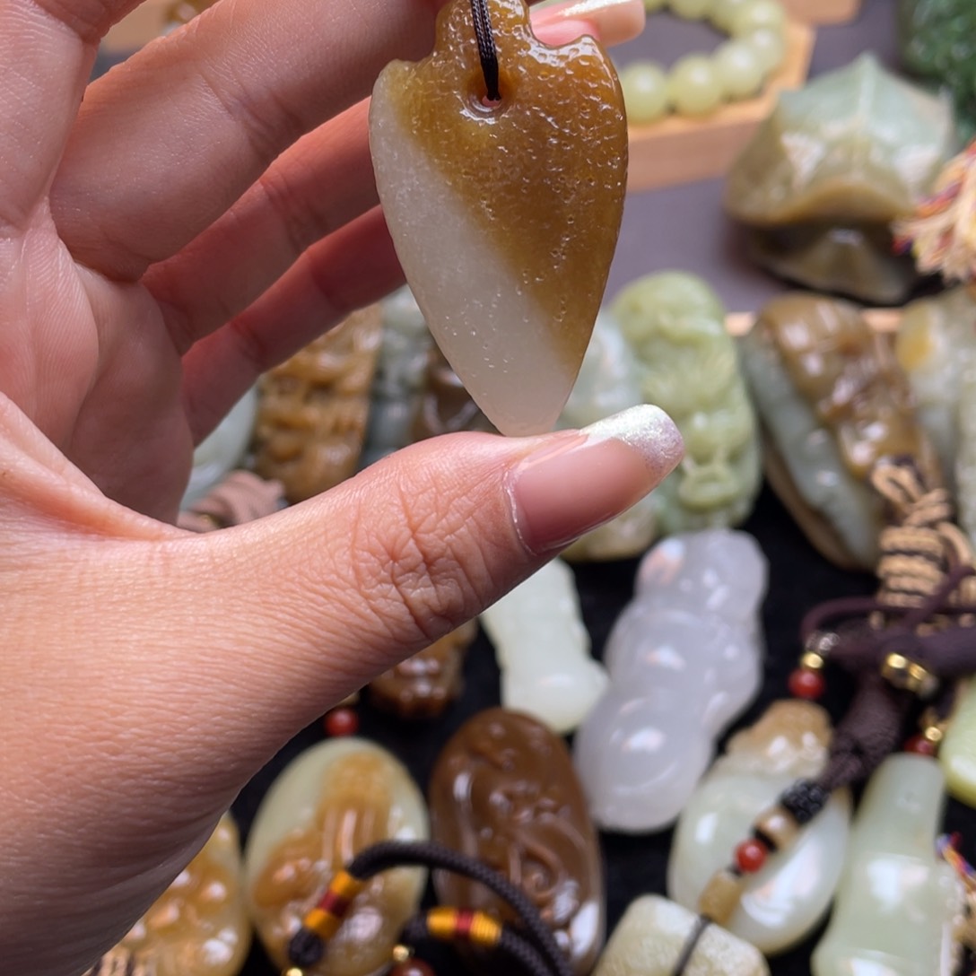 和田玉颈饰未镶嵌