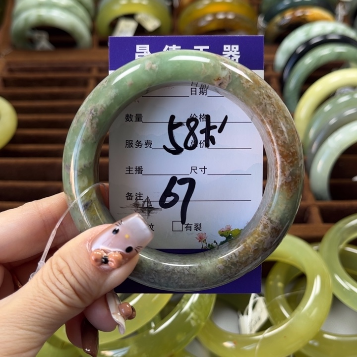 蛇纹石玉手镯未镶嵌