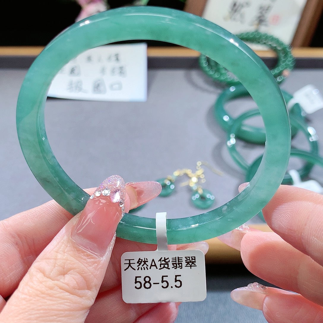 翡翠手镯（圆镯）未镶嵌