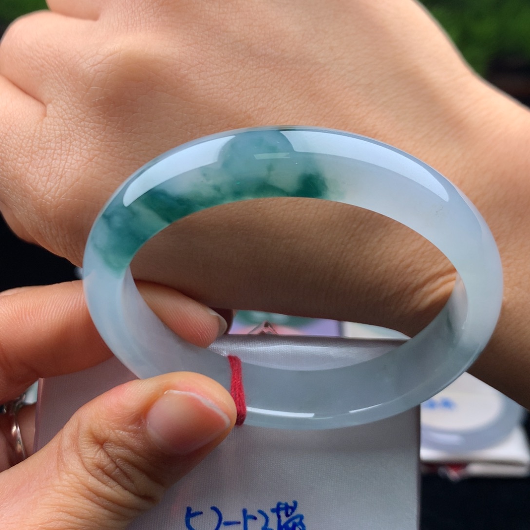 翡翠手镯未镶嵌手镯