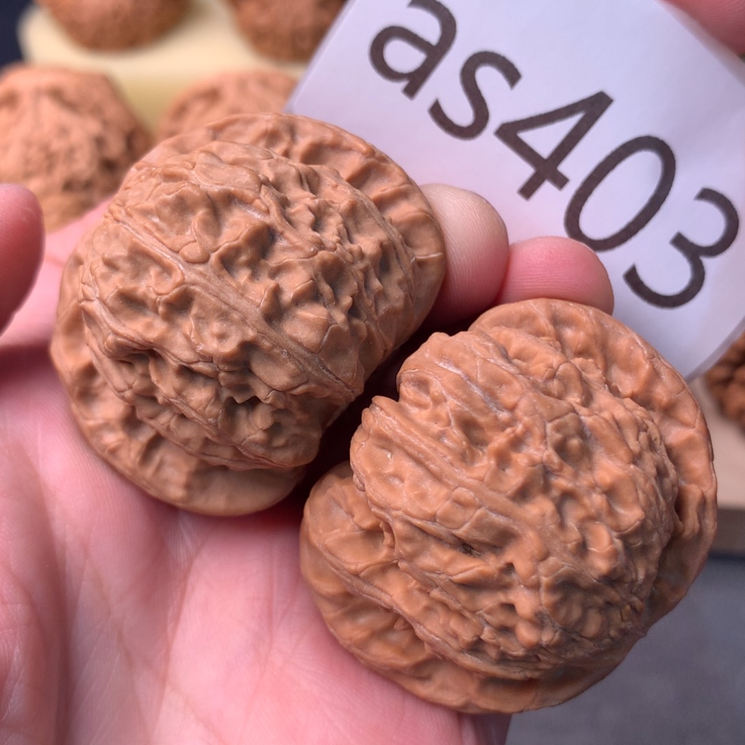 文玩核桃把件粗筋红皮球白43