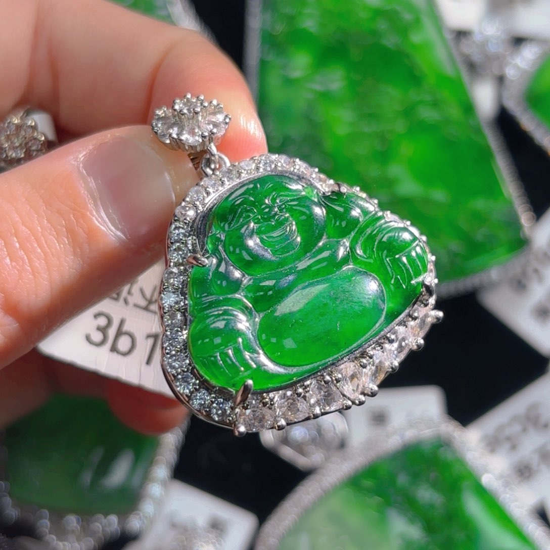 翡翠颈饰未镶嵌佛公