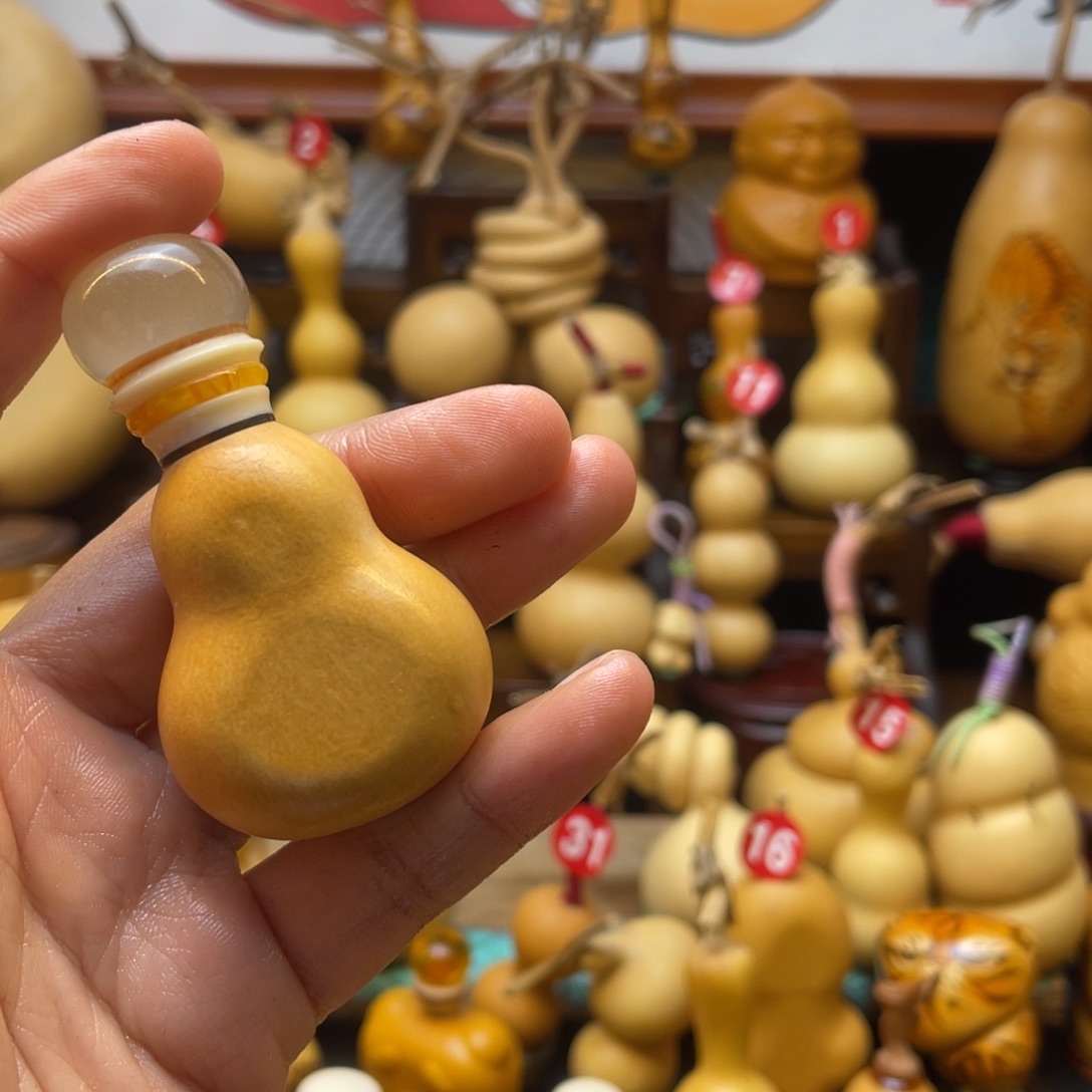 富*儿葫芦等多种颜色的花鸟画作品