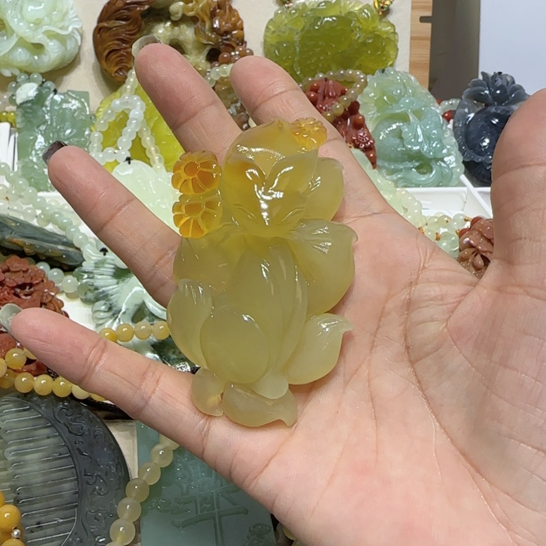 未镶嵌蛇纹石玉吊坠?***?