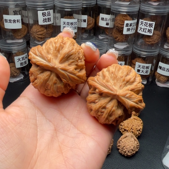 文玩核桃吊坠红锦鲤41.5