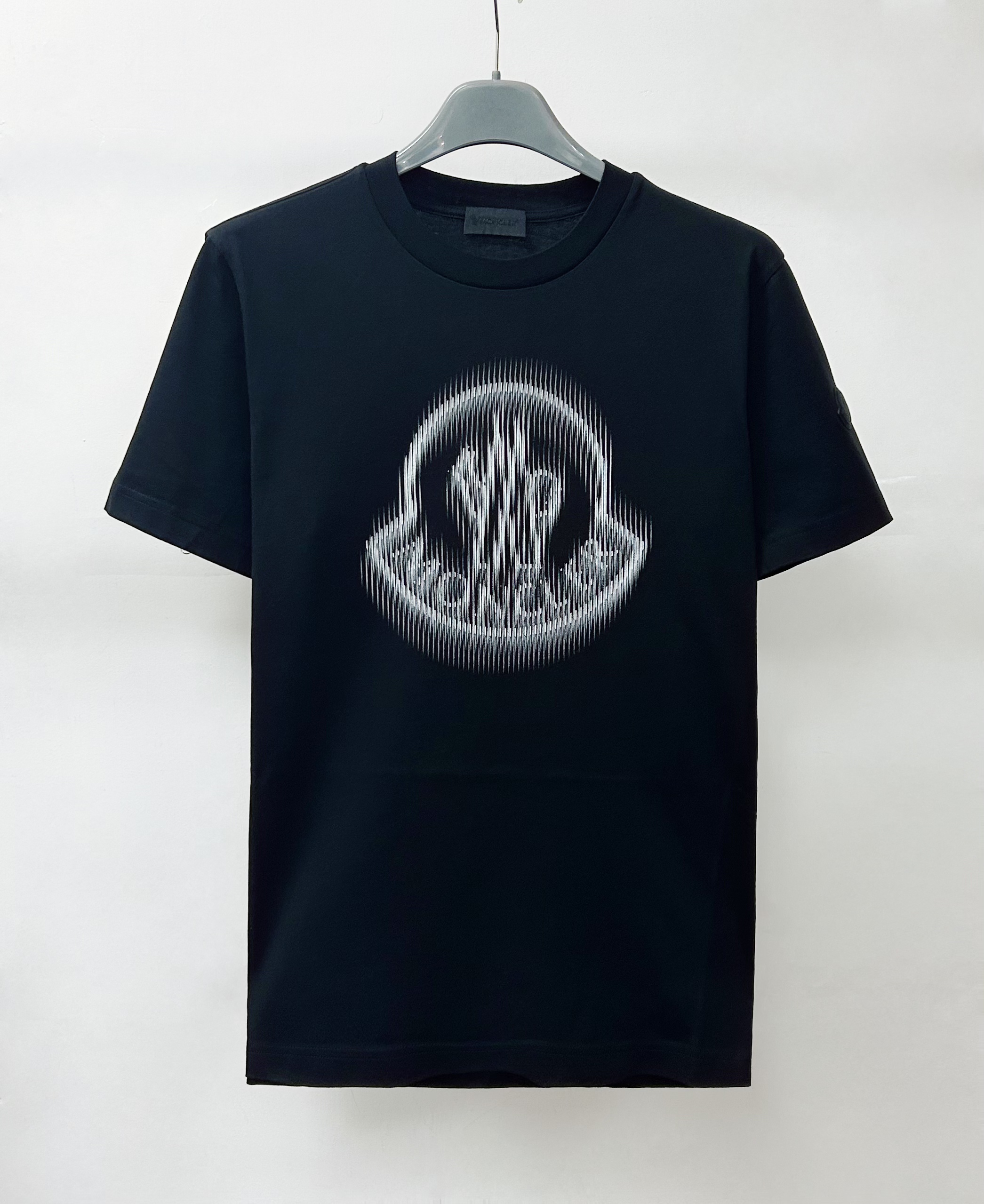 未使用 MONCLER 白色模糊logo 黑色短袖 8C00004