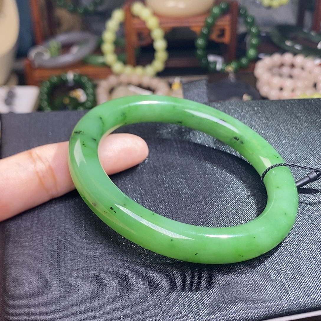 和田玉碧玉满色满绿苹果绿收藏手镯61.8圈未镶嵌