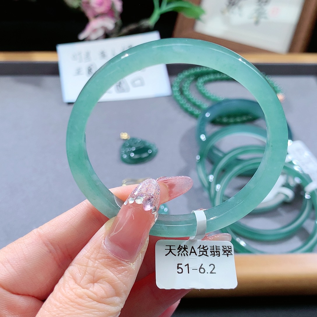 翡翠手镯（圆镯）未镶嵌