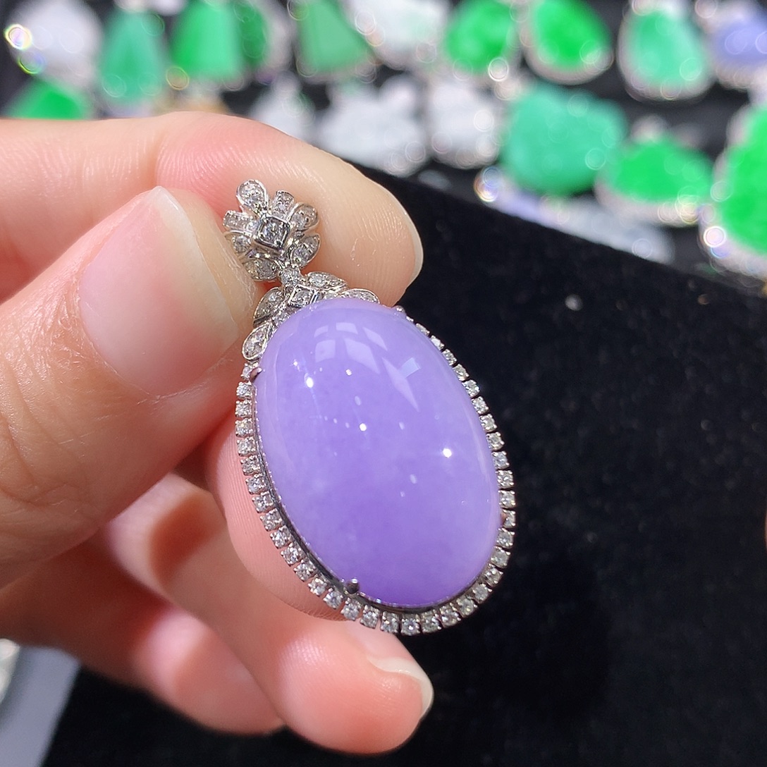 翡翠18K金镶嵌颈饰