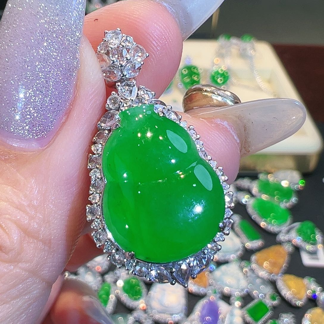 翡翠吊坠(不含链)18K金镶嵌翡翠