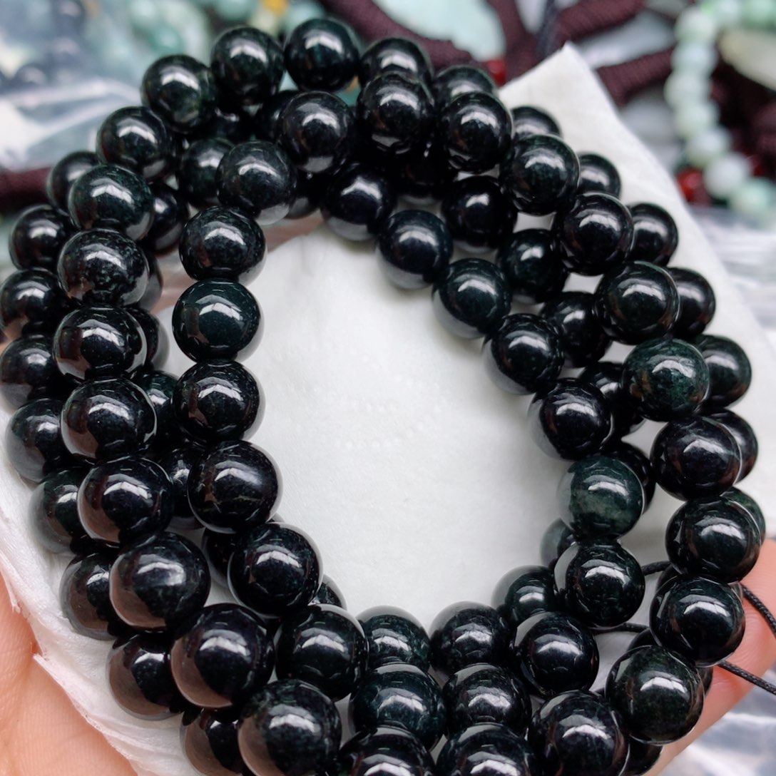 翡翠颈饰未镶嵌手串