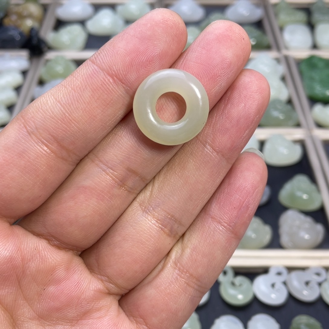 和田玉颈饰未镶嵌平安环吊坠