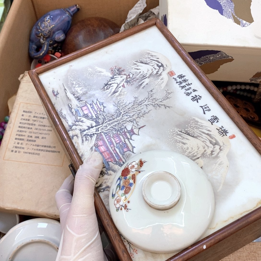 瓷片哈哈哈哈刚刚发大大方方