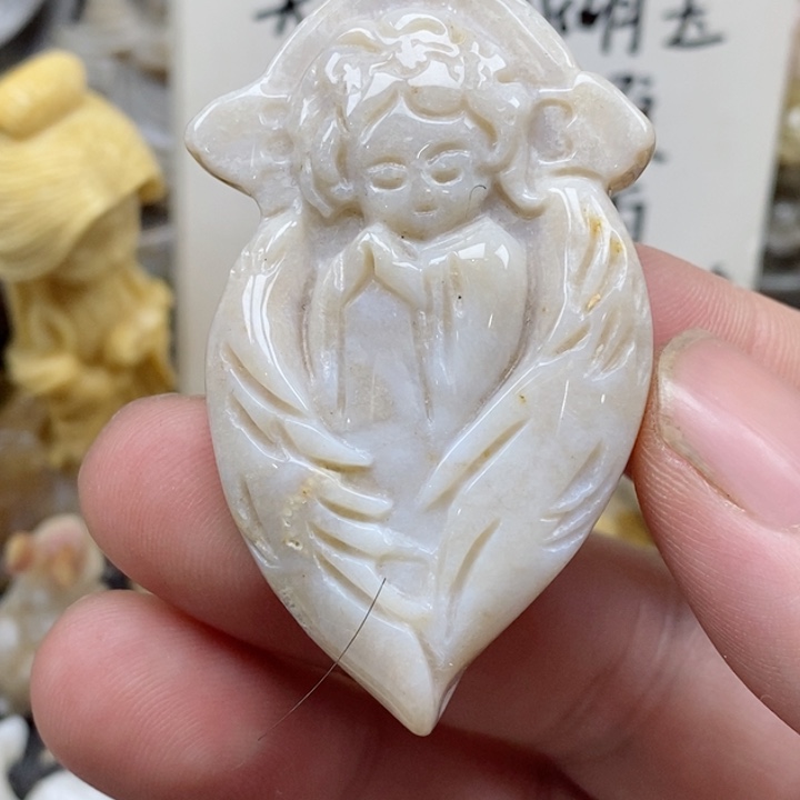 颈饰未镶嵌硅化珊瑚（珊瑚玉）有瑕