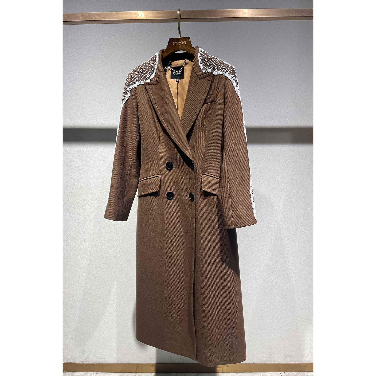 六丑【线下高定】新款高级定制重工肩部钉珠毛呢大衣220718082